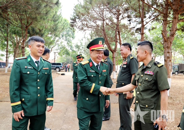 Bộ CHQS tỉnh Đắk Nông chúc Tết cổ truyền Tiểu khu Quân sự tỉnh Mondulkiri, Campuchia